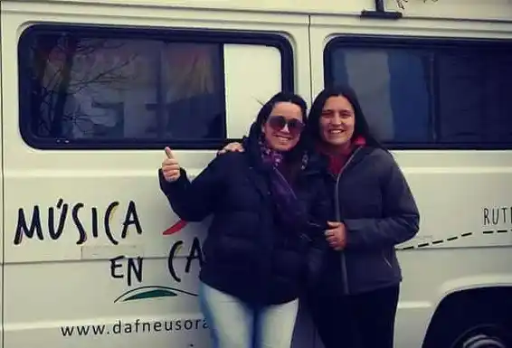 Hace tres años que viajan por el país con su música: hoy llegan a la ciudad