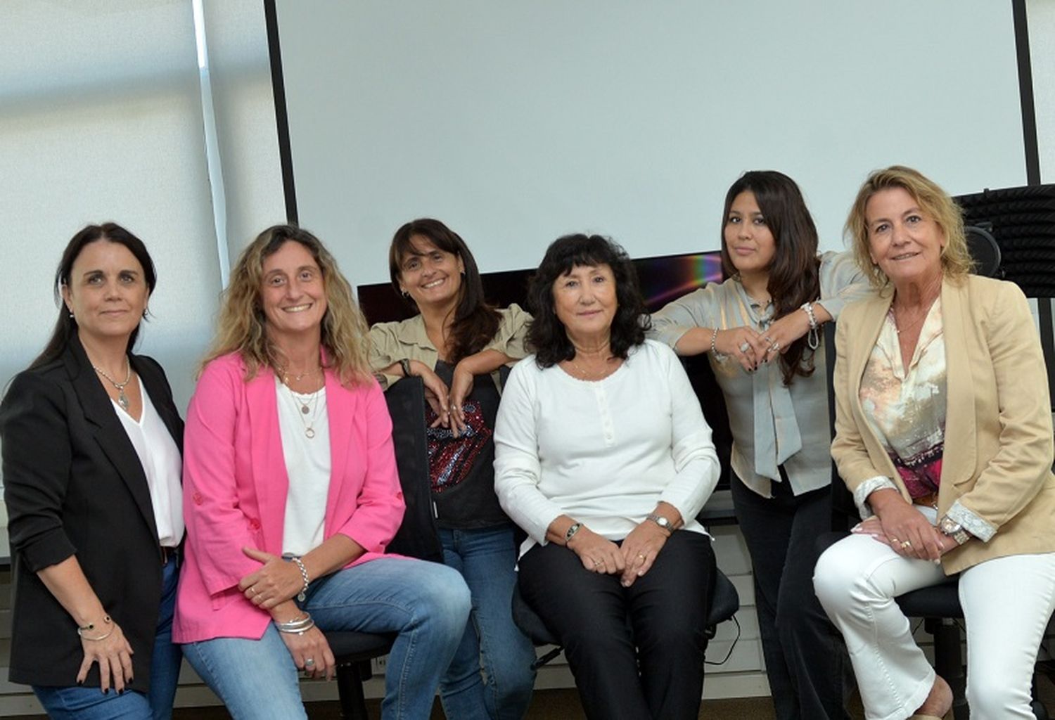 Cecilia Martens, Juliana Teerink, Graciela Rodríguez, Alejandra Marcieri, Vanesa Frías y Marcela Petrantonio, las mujeres al frente de las secretarías en la gestión que encabeza Miguel Lunghi.