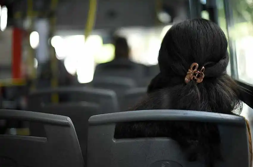 Un hombre acosó a tres mujeres en un colectivo