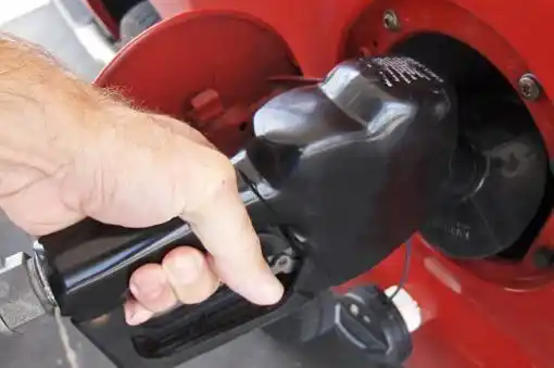 Combustibles: La baja de precio del 5% se verá desde el 2 de enero