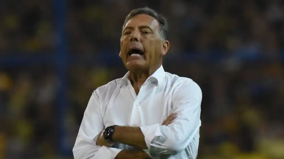 Miguel Russo: “Tenemos que aprender a jugar con las amarillas, con uno menos es difícil”