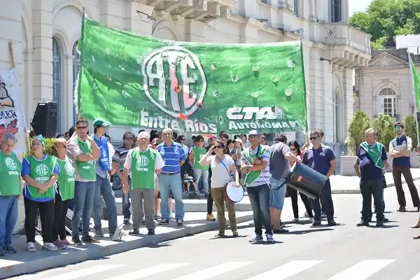 ATE definió un plan de lucha para reclamar una urgente convocatoria
