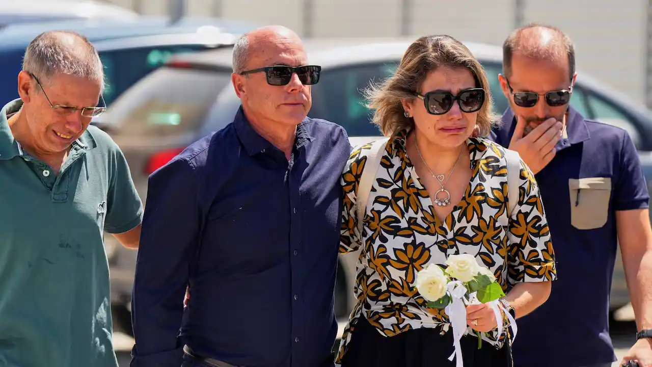 Familiares, amigos y figuras del deporte despidieron a Diogo Jota y su hermano en el funeral