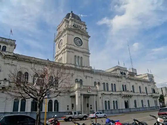 Pagan desde el sábado los haberes a estatales, docentes y jubilados: cronograma