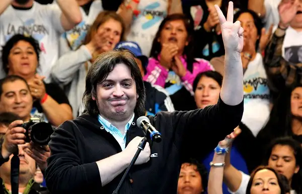 En medio de un llamativo hermetismo llega Máximo Kirchner