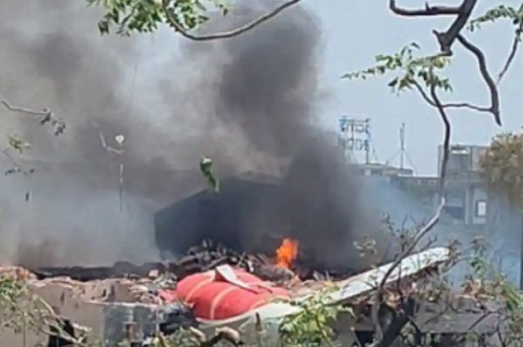 Un avión se estrella en