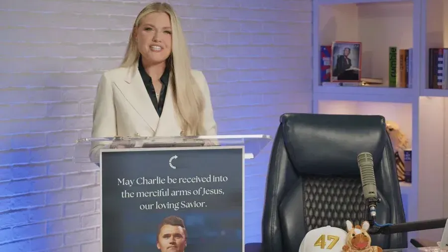 Captura de video cedida por la organización sin ánimo de lucro Turning Point USA de la esposa del comentarista conservador Charlie Kirk, Erika, durante una declaración este viernes, en Phoenix (EE.UU.). EFE/ Turning Point Usa