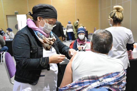 Jornada de vacunación para docentes: sólo deben asistir quienes fueron citados