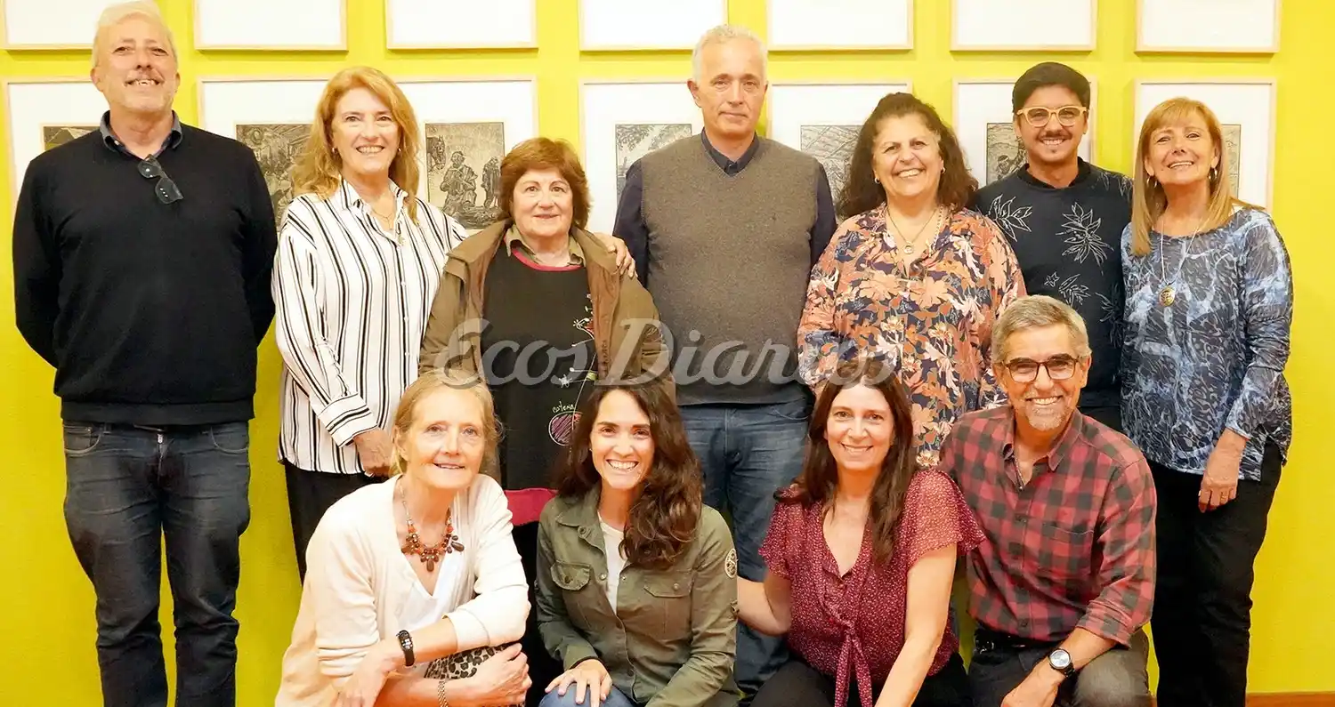 Anoche, algunos de los integrantes de la comisión directiva del Centro Cultural