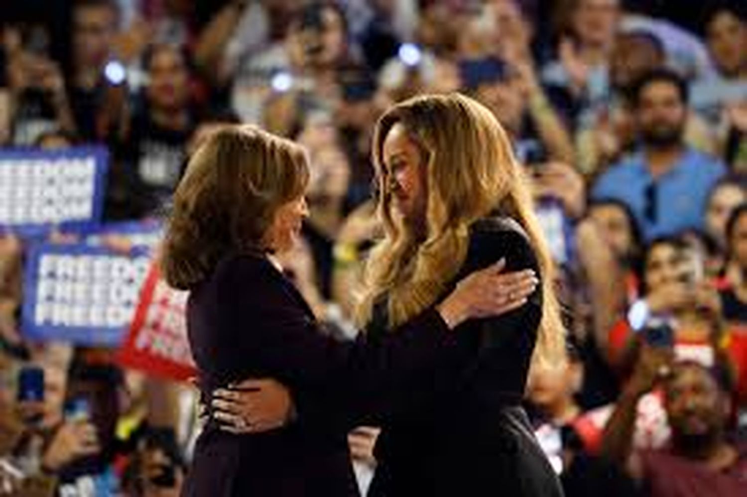 Trump pide «una gran investigación» sobre apoyo de celebridades a Kamala Harris