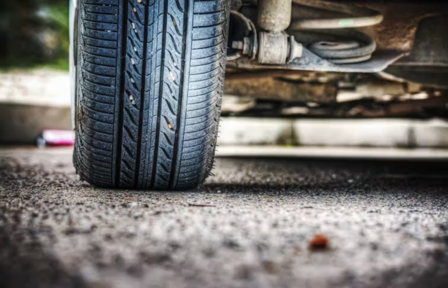 Las ruedas de los coches, grandes emisoras de microplásticos