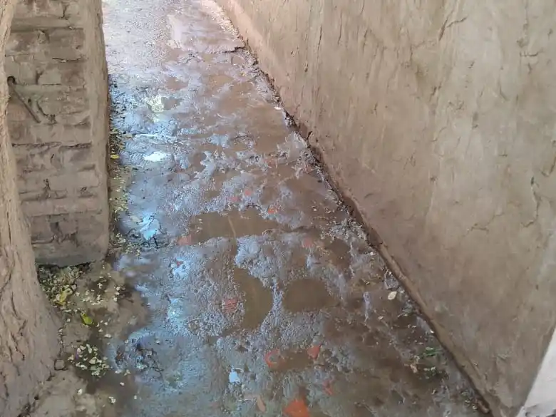 Cloacas tapadas en Liniers al 2000: ya no se puede vivir más así