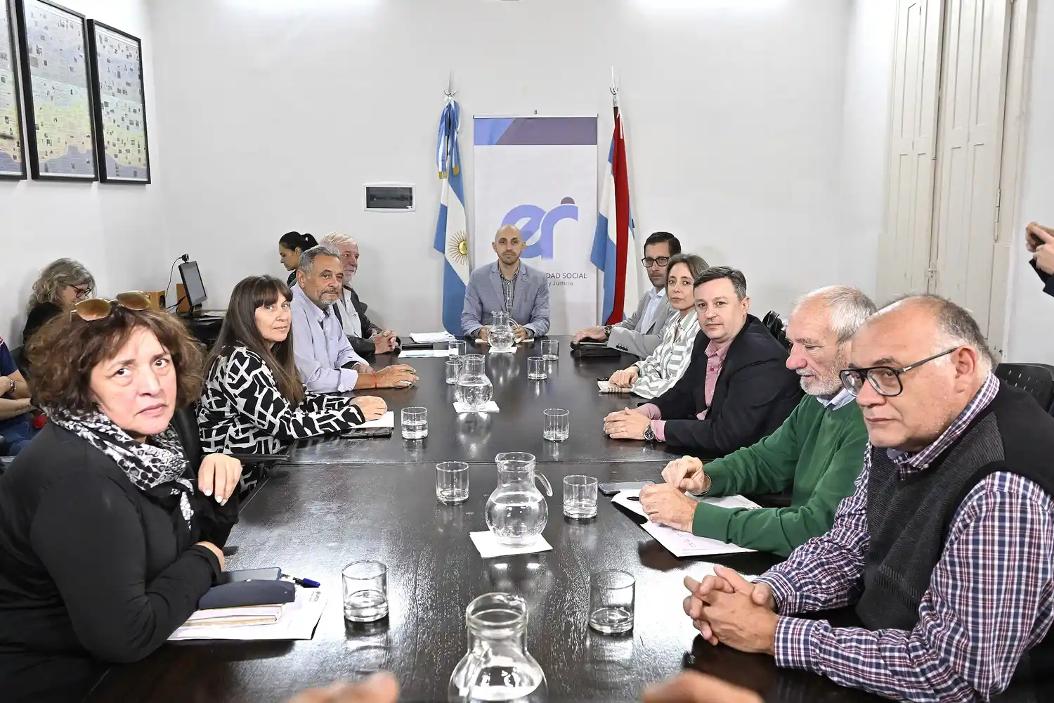 El gobierno realizó una oferta salarial a los gremios estatales