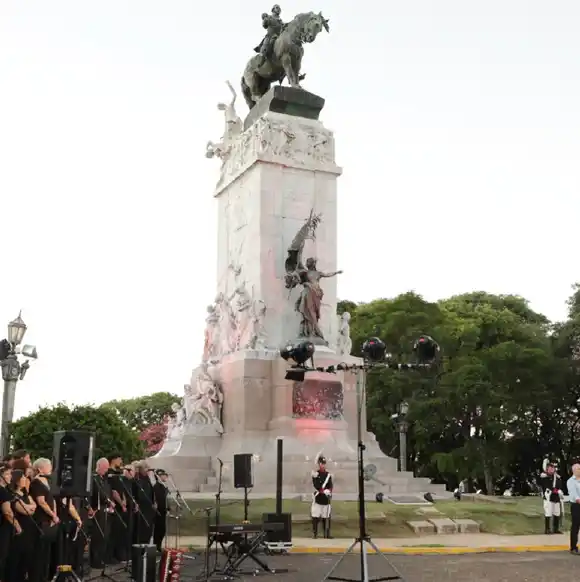Comienzan los recorridos históricos al monumento de Urquiza