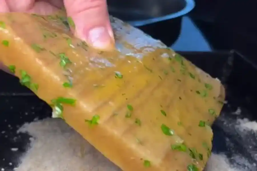 Viral: un influencer gastronómico hizo milanesa de madera