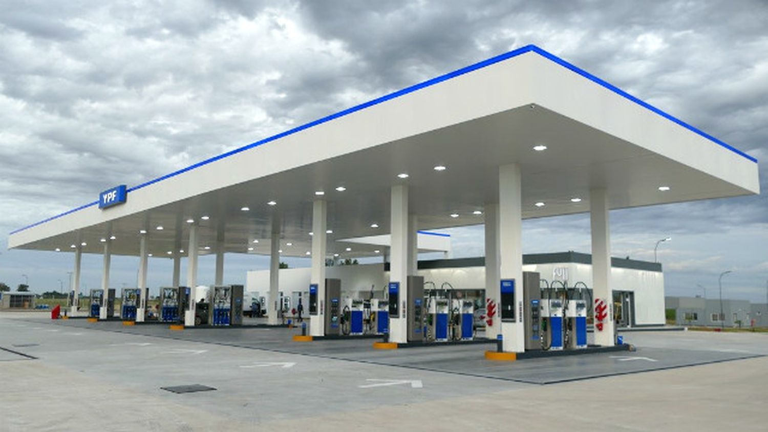 Las petroleras aseguran que el abastecimiento de combustible se normalizará en “los próximos días”