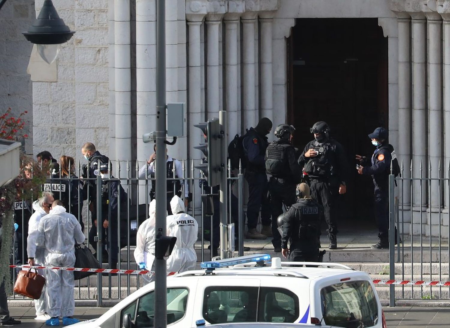 Estupor y máxima alerta en Francia por un ataque islamista dentro de una iglesia
