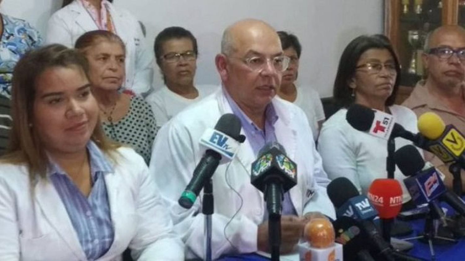 El coronavirus persistirá al menos hasta el 2022, asegura el infectólogo Julio castro