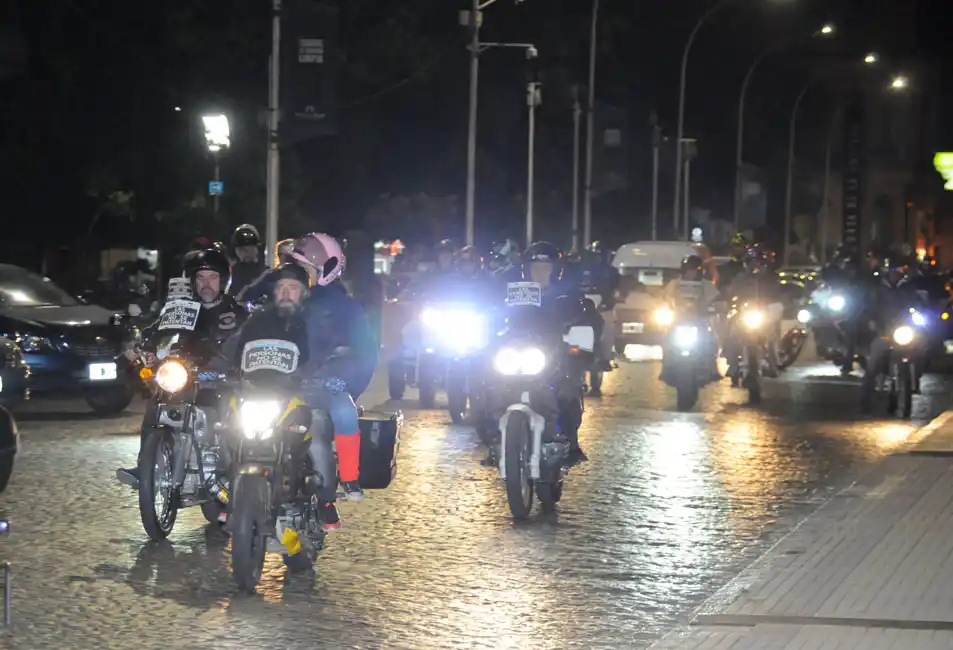 Moteros se movilizaron contra la ley que obliga el patentamiento de cascos y chalecos