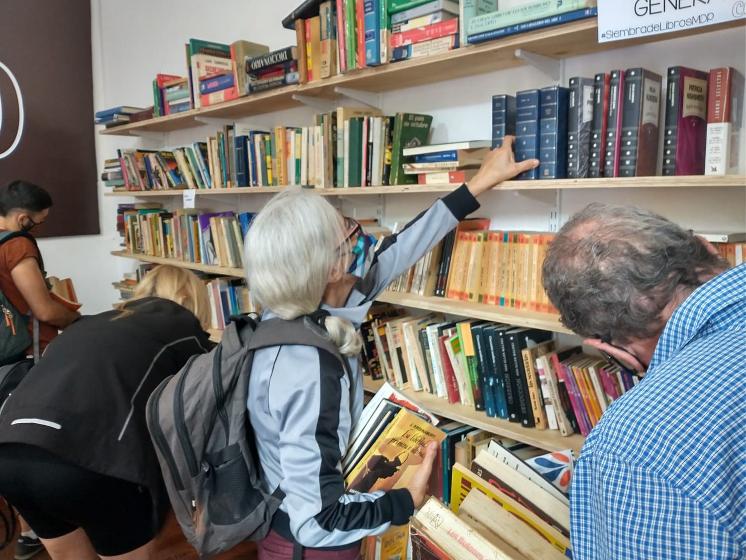 Casa de 20 despide el año con la Siembra de Libros