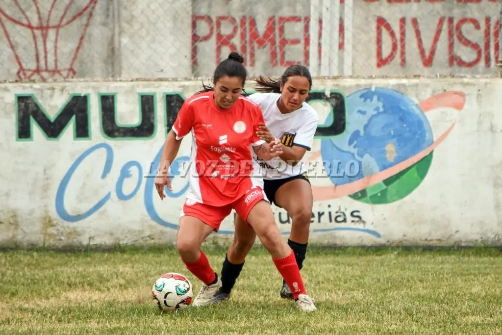 Huracán y El Nacional se enfrentan en cancha de Argentino