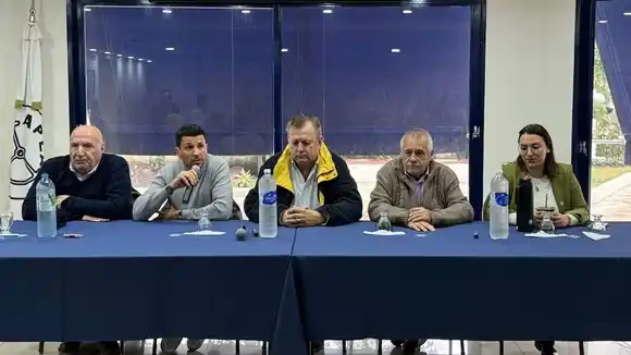 Aerolíneas postergó la negociación salarial y los sindicatos lanzaron una advertencia