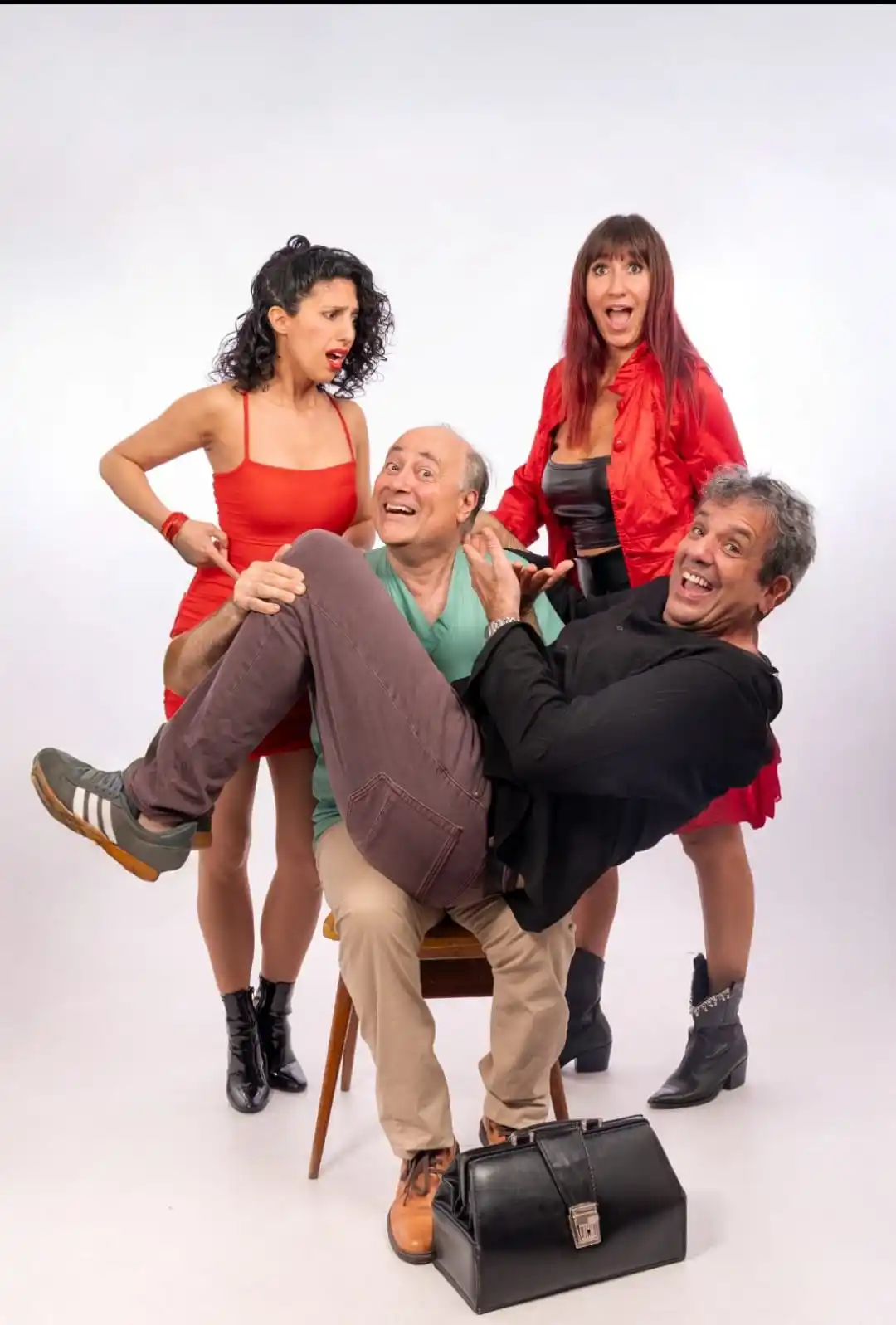 El elenco de Sexualizarte en pleno: ciencia, humor y música en un show que pone el cuerpo —y la risa— al servicio de la educación sexual. (Foto: Eugenia Rebaudo)