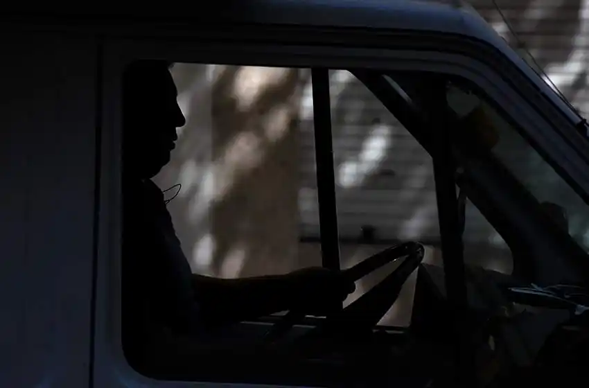 Redujeron a un custodio: se llevan dinero y cheques por varios millones de pesos