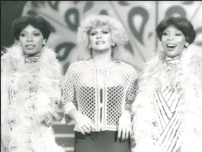 Mirla Castellanos y las cantantes de Las cuatro monedas. Foto suministrada