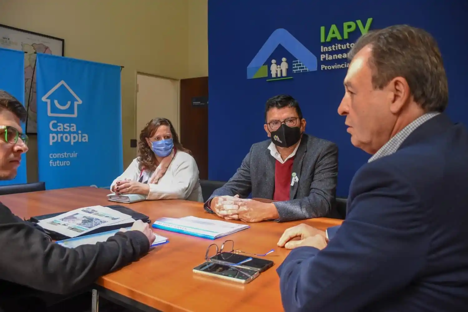 Entregaron en IAPV documentación para avanzar con la construcción de 40 viviendas