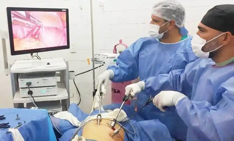 En el Hospital Distrital de Ibarreta se llevó a cabo 
la primera cirugía laparoscópica de lisis tubárica