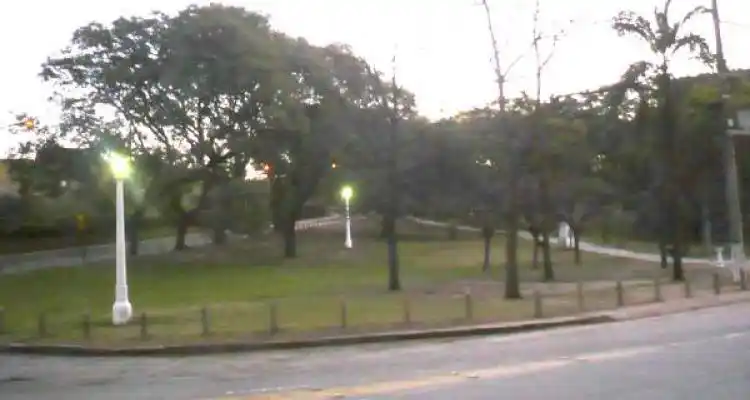 Ocho cuadras para pavimentar y bacheo en la costanera