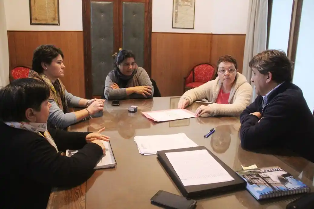 Otorgaron subsidio a la Escuela Secundaria Técnica de Lobería