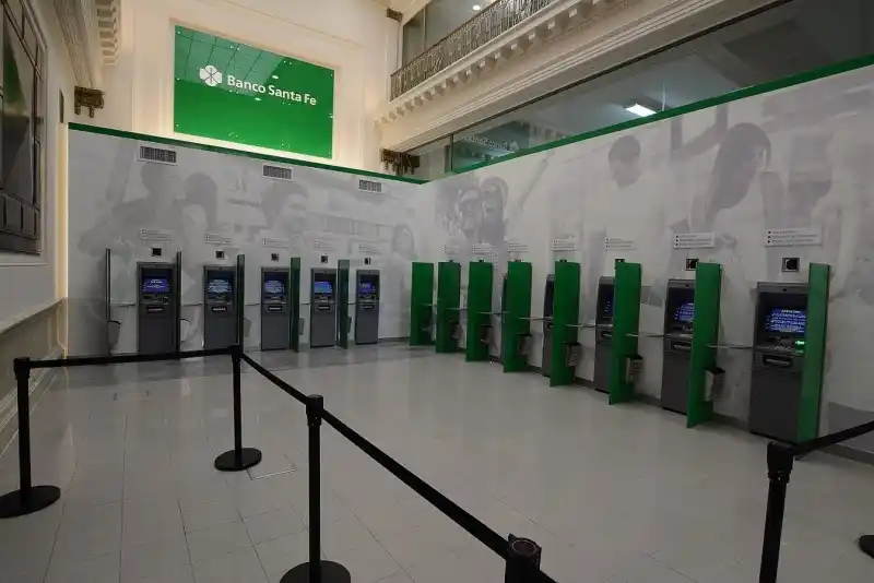 Ya se puede retirar dinero en los cajeros automáticos sin contar con una tarjeta de débito