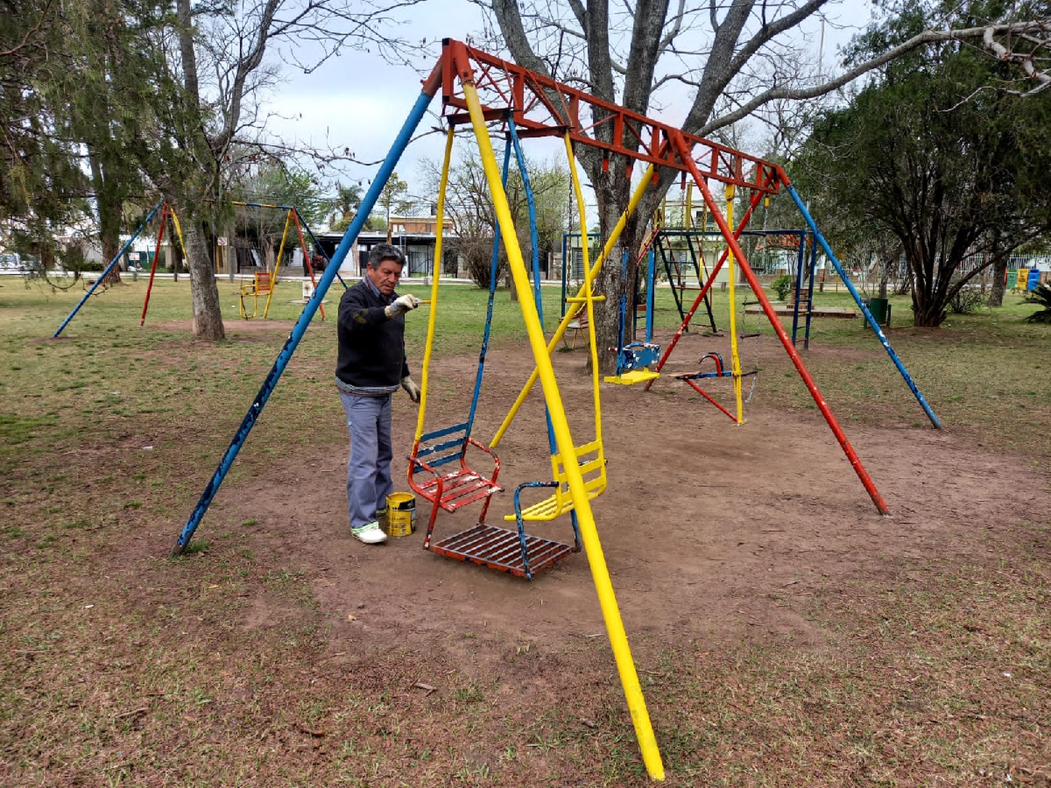 Siguen tareas de recuperación y refuncionalización de  plazas y espacios verdes   