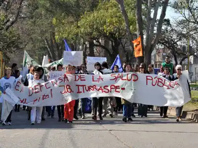Marcharon en defensa de la salud pública