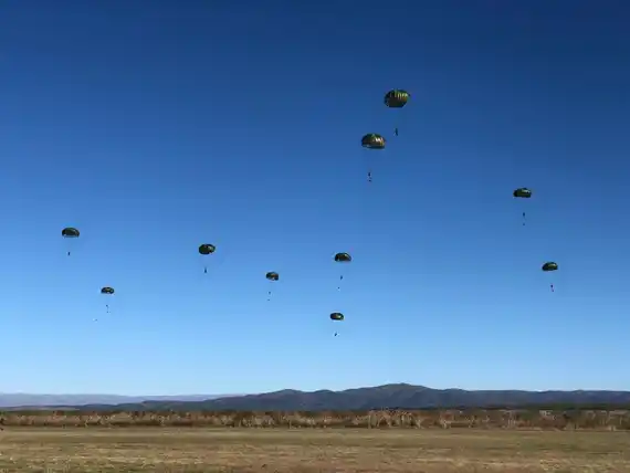 Un sargento del Ejército murió tras sufrir una falla en su paracaídas durante un entrenamiento