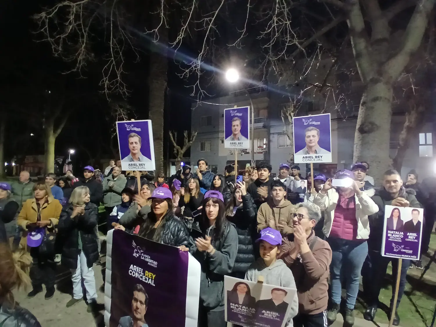Hubo festejos en el búnker de Ariel Rey tras conocer los resultados.
