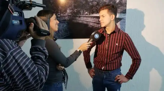 El chico que dejó un CV escrito a mano consiguió trabajo