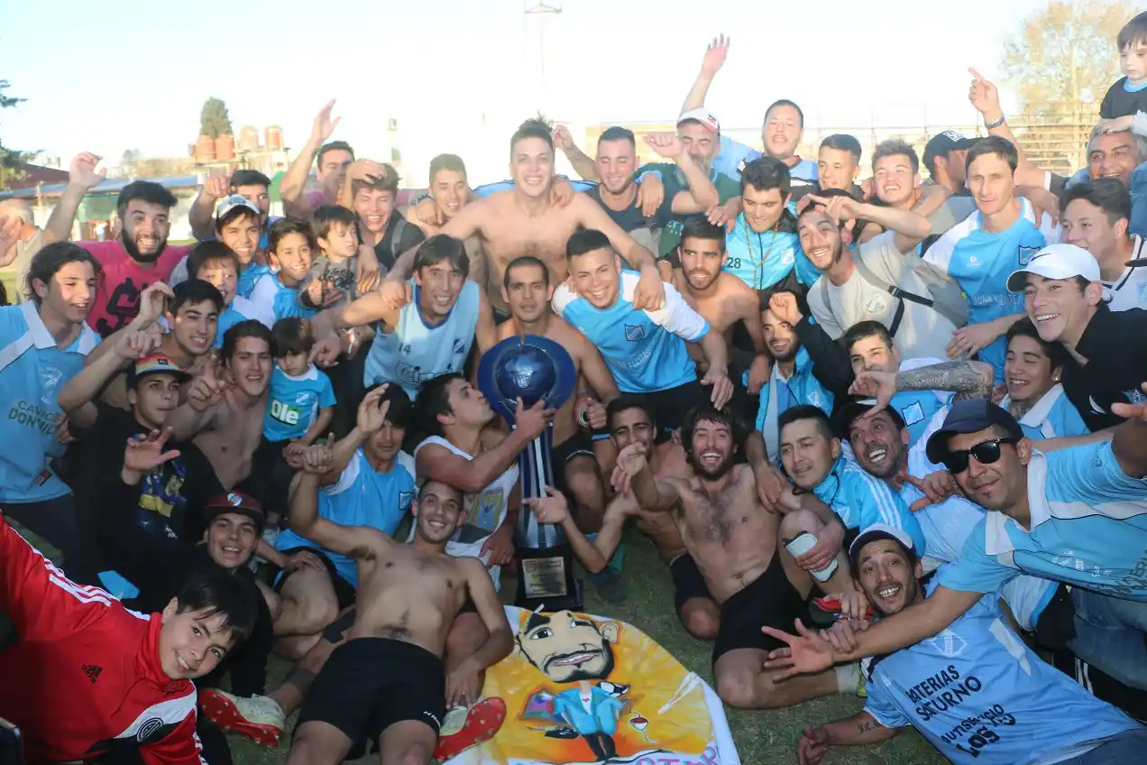 Defensores y Central Larroque, los destacados en un año de transición para el fútbol local