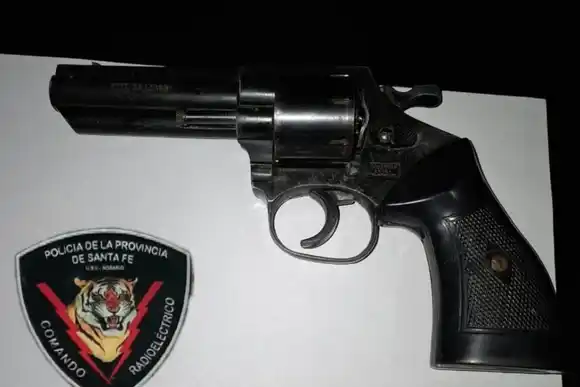 Cayó un adolescente de 16 años que circulaba con un revólver en el extremo sur de Rosario