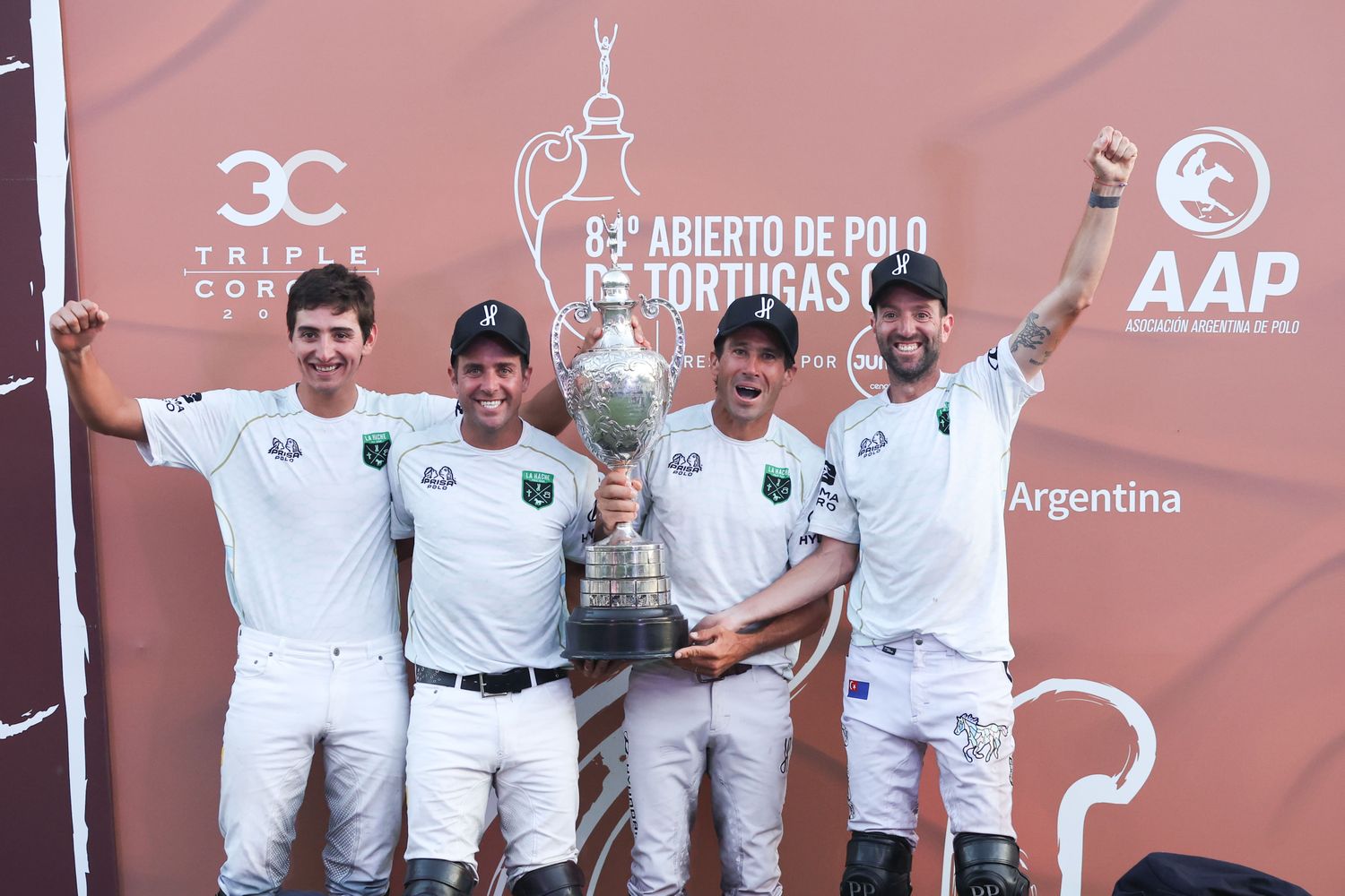 FOTO SANTIAGO YOUNG La Hache festejó en Tortugas.