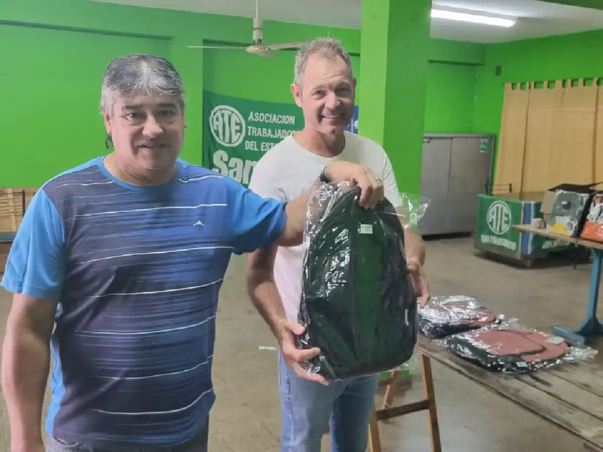 En convenio con el Jockey Club, ATE entregó útiles escolares a afiliados