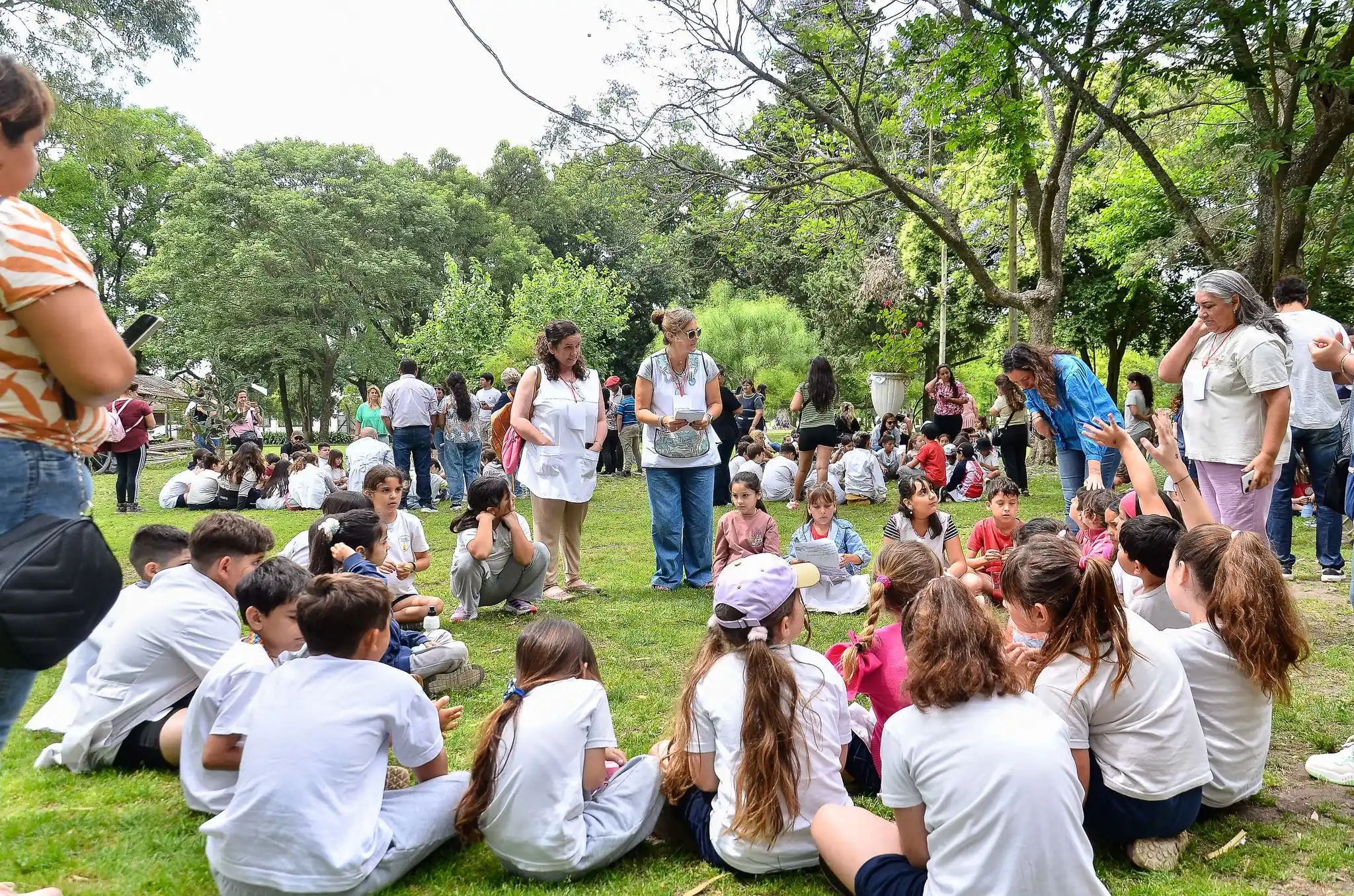 Niños de 34 escuelas de Chascomús presentaron un libro colectivo: un hito cultural en tiempos de pantallas