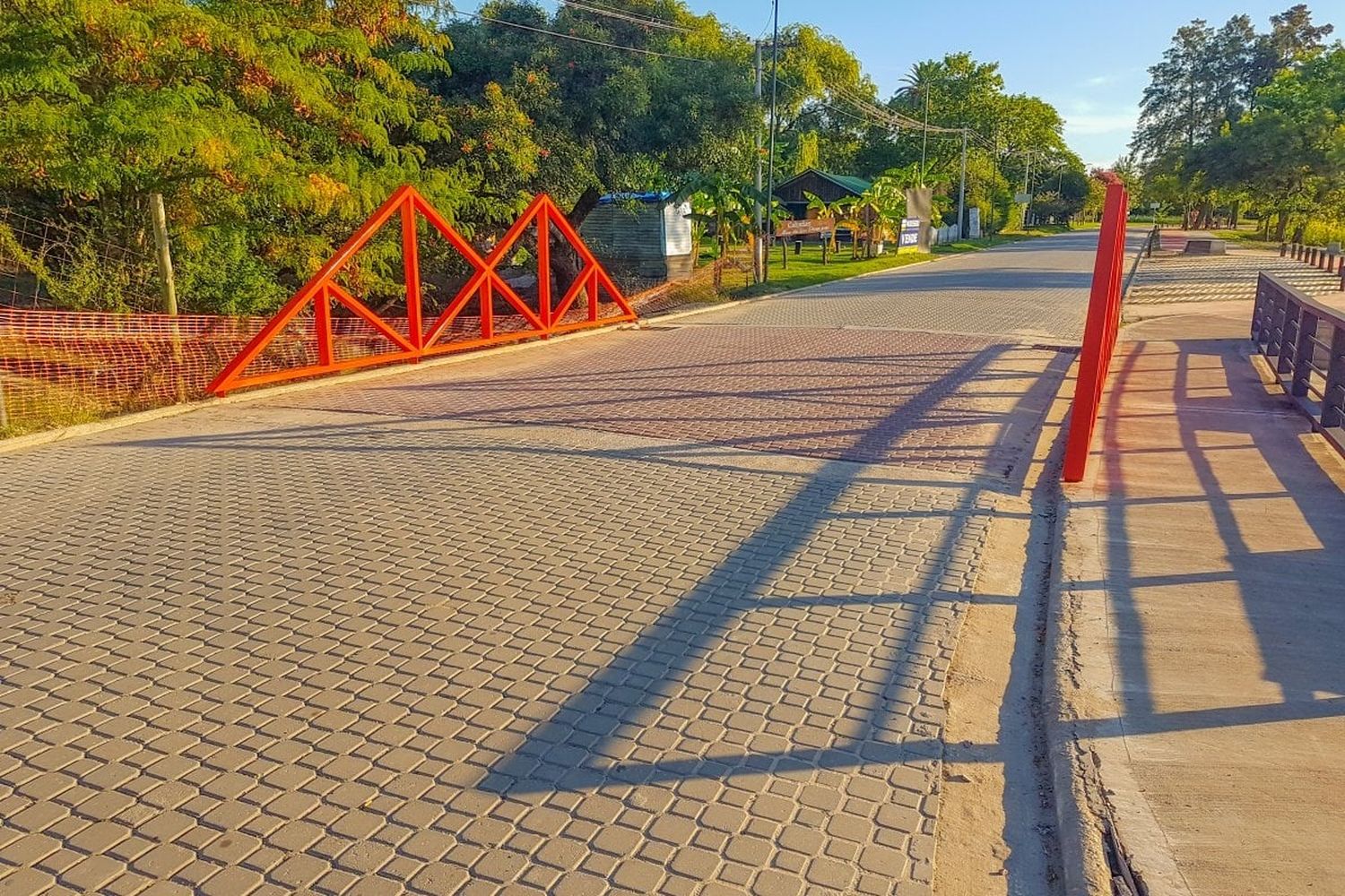 Se colocaron nuevas luminarias en el Camino de la Costa y en diferentes puntos de la ciudad