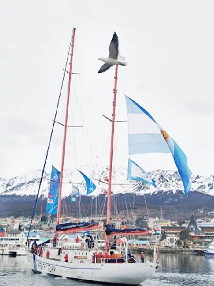 MUSEO INTERACTIVO COSTA CIENCIA presenta una REPLICA DEL  �SMOTOVELERO OCEANOGRÁFICO BERNARDO HOUSSAY⬝