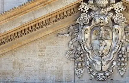 Perdió el trabajo y se colgó de cornisa en el Vaticano