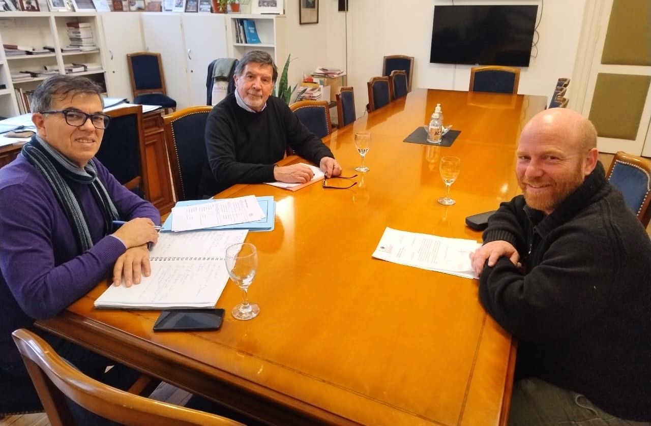 Alberto Sileoni y Walter Wischnivetzky se reunieron y dialogaron sobre obras en el distrito de Mar Chiquito.