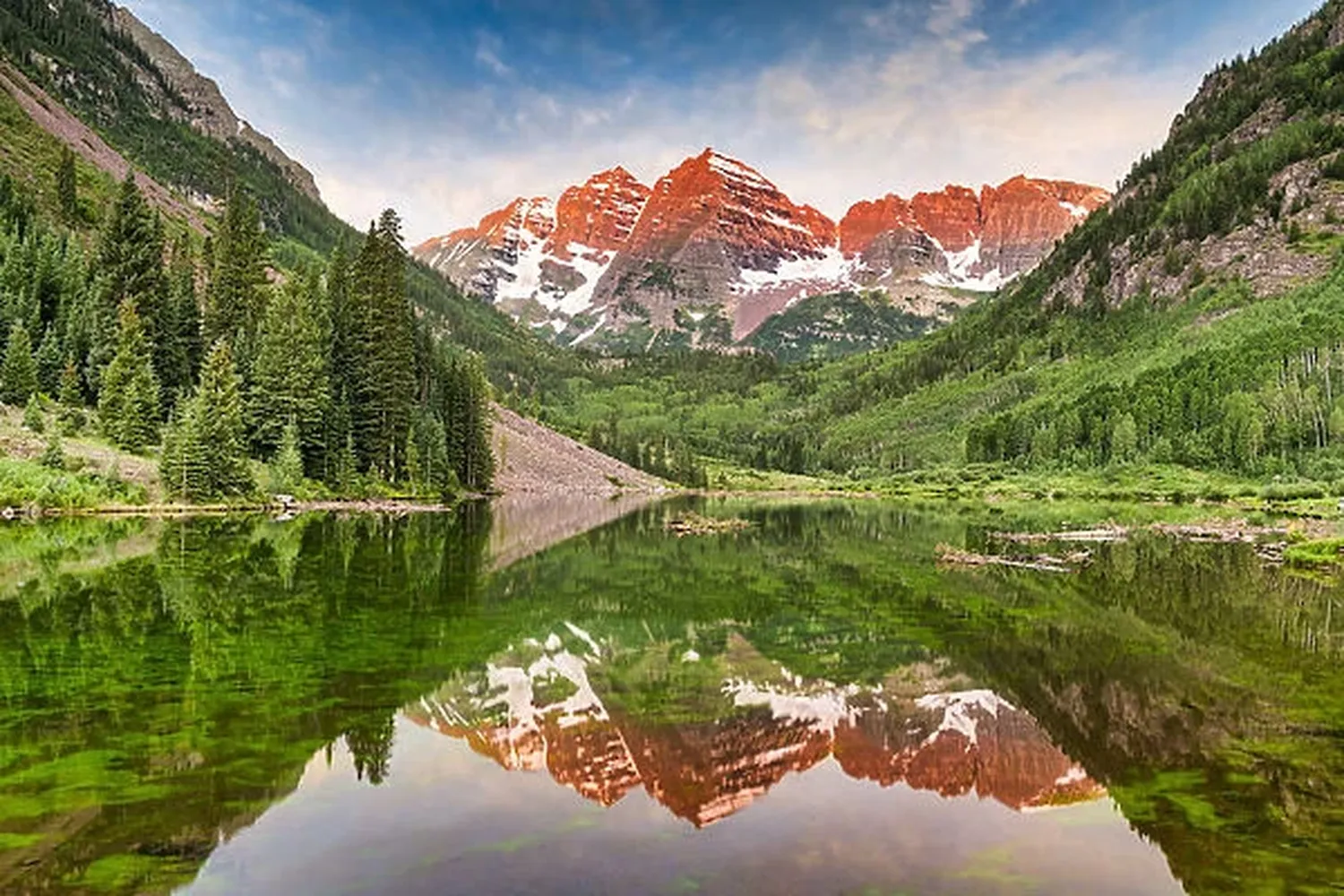 The Maroon Bells' iconic peaks reflect in the serene waters of Maroon Lake.