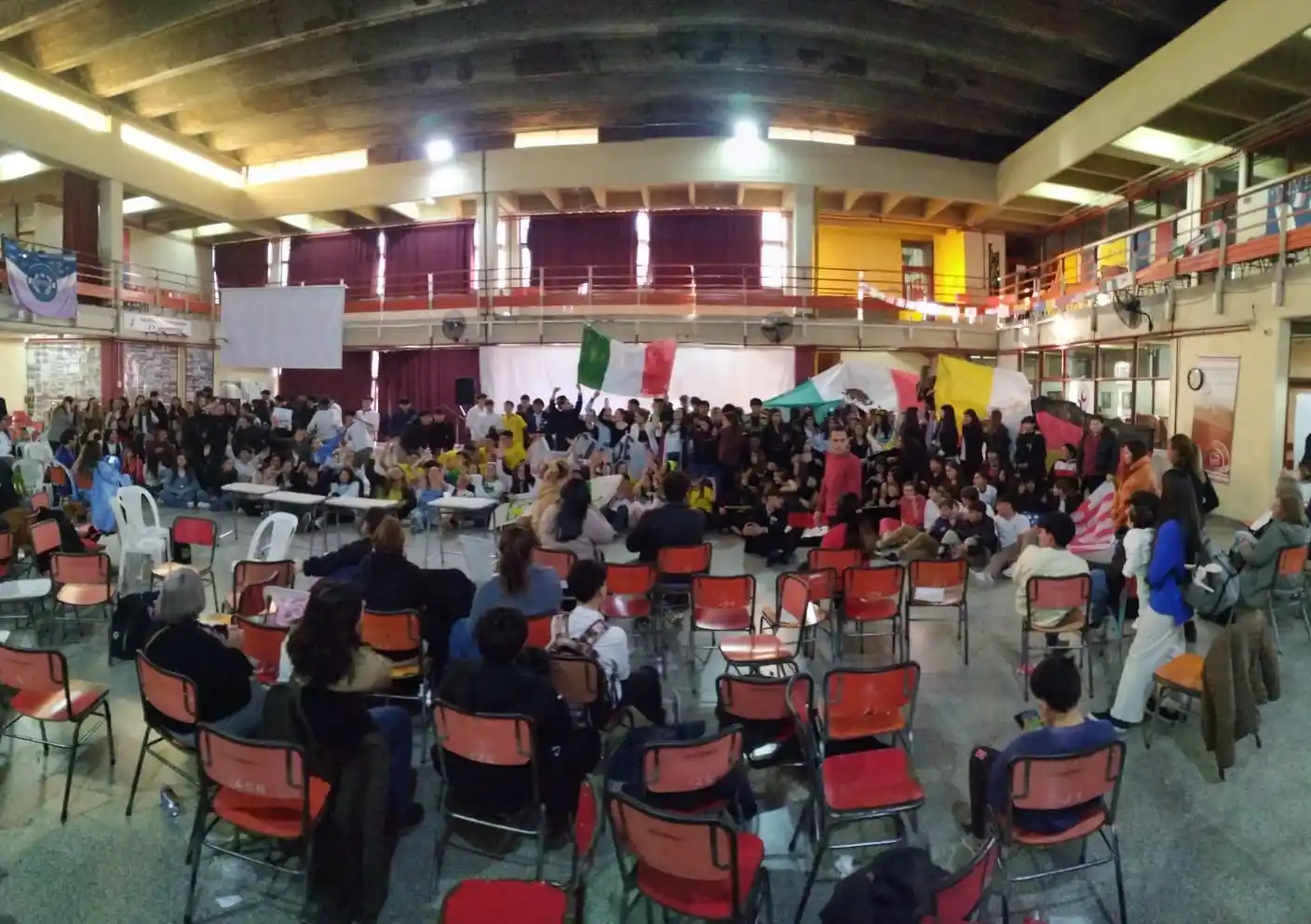 Danzas, comidas típicas, curiosidad y vestimentas, formaron parte de esta colorida jornada.